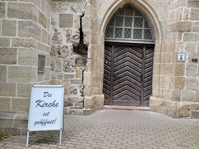 Risse im Mauerwerk der Blasii-Kirche (Foto: Evangelischer Kirchenkreis Südharz) Risse im Mauerwerk der Blasii-Kirche (Foto: Evangelischer Kirchenkreis Südharz)