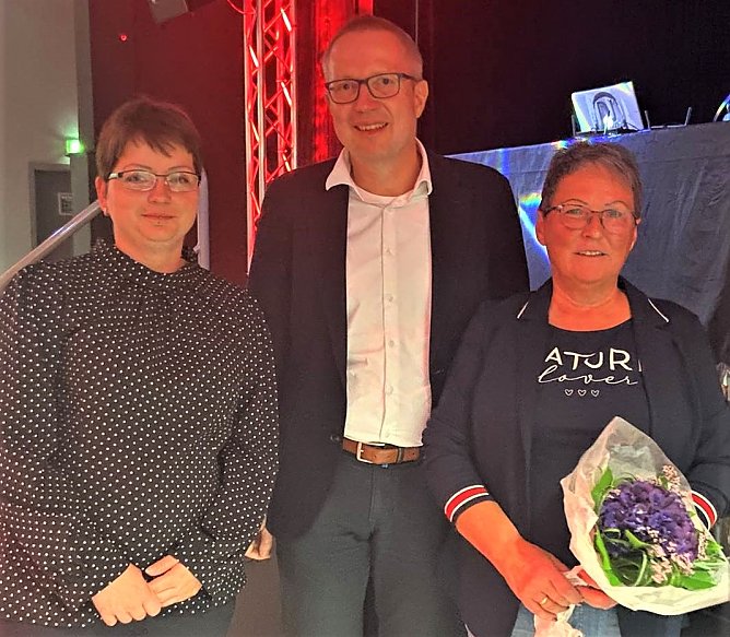 v.r.: Manuela Wiegand, Regionalvorstand Carsten Wiedenfeld und Rebekka Hackbarth, neue PDL. (Foto: Johanniter Unfall Hilfe)