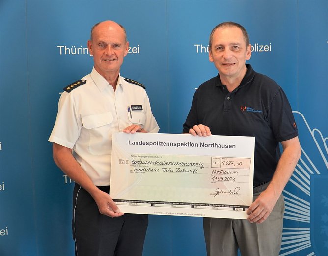 Spendenübergabe an die "Frohe Zukunft" (Foto: Landespolizeiinspektion Nordhausen) Spendenübergabe an die "Frohe Zukunft" (Foto: Landespolizeiinspektion Nordhausen)