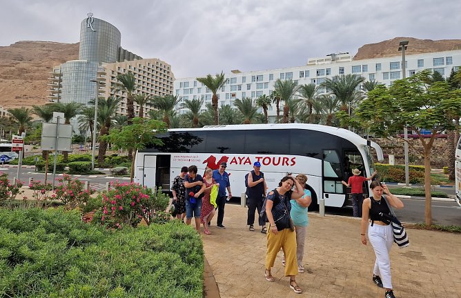 Die Reisegruppe in Ein Bokek (Foto: H.Meinhold) Die Reisegruppe in Ein Bokek (Foto: H.Meinhold)