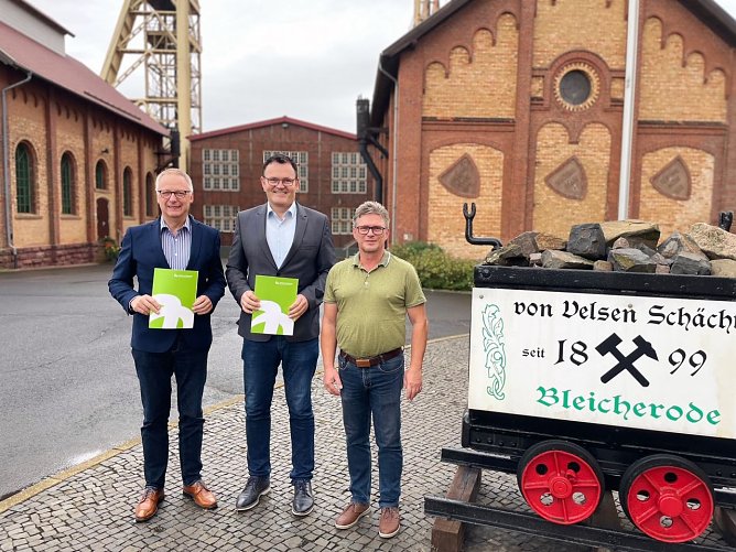 Dr. Peter C.G. Davids, Prof. Dr. J&ouml;rg Wagner, Matthias Schmidt (v.l.) (Foto: Tina Bergknapp)