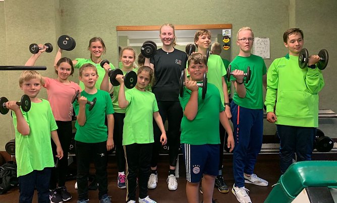 Nordhausens Fechtnachwuchs beim Krafttraining (Foto: S.Nikoleizig)