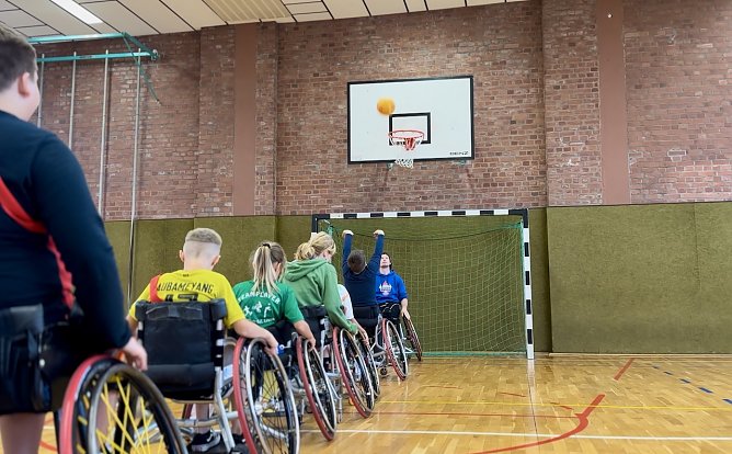 Basketballtraining mit Profis (Foto: J.K&uuml;hn)