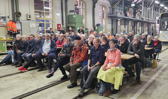 Lesung im Straßenbahndepot (Foto: VBN) Lesung im Straßenbahndepot (Foto: VBN)