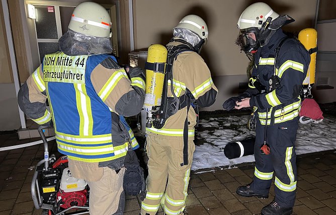 Einsatz der Feuerwehren in Nordhausen (Foto: S.Dietzel) Einsatz der Feuerwehren in Nordhausen (Foto: S.Dietzel)