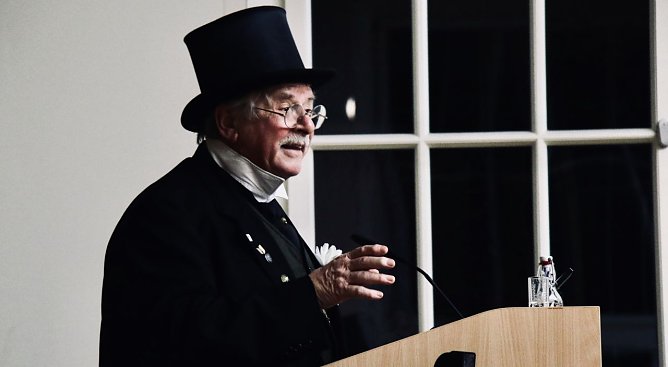 Winfried Schmitt gab zum Jahresabschluss noch einmal den Professor (Foto: agl)