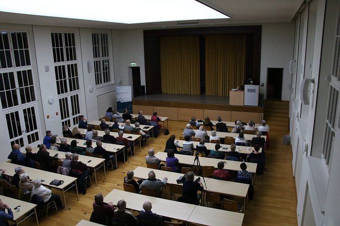 Weihnachtsvorlesung mit Prof. Zwanziger im Audimax (Foto: agl)