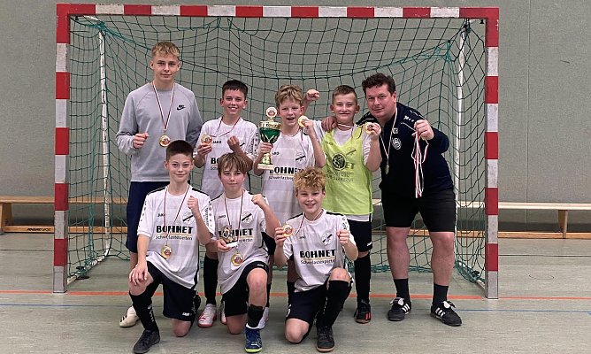 Fußball-Hallenkreismeister 2023: Die D2-Junioren der SpG Urbach (Foto: C.Hoffmann) Fußball-Hallenkreismeister 2023: Die D2-Junioren der SpG Urbach (Foto: C.Hoffmann)