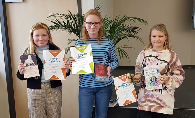 Die diesj&auml;hrigen Preistr&auml;gerinnen im Vorlesewettbewerb (Foto: Therese Passut)
