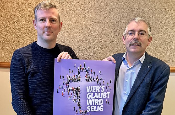 Steffen Mund (l.) und Superintendent Andreas Schwarze (Foto: Regina Englert) Steffen Mund (l.) und Superintendent Andreas Schwarze (Foto: Regina Englert)