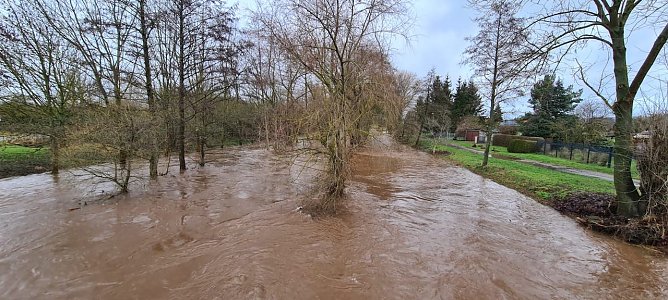 Hochwasser an der Zorge am 22.12.2023 (Foto: Sylvia Schieblich aus Nordhausen) Hochwasser an der Zorge am 22.12.2023 (Foto: Sylvia Schieblich aus Nordhausen)
