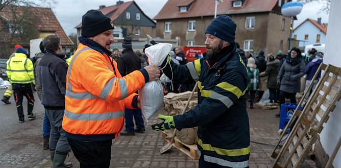 Hochwasserabwehr in Sundhausen (Foto: Sven Tetzel) Hochwasserabwehr in Sundhausen (Foto: Sven Tetzel)