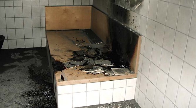 Feuer in der Zelle (Foto: pol) Feuer in der Zelle (Foto: pol)