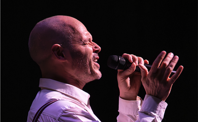 Multitalent Peter Saurbier ist im Sonderkonzert &raquo;JAMES BOND IN CONCERT&laquo; zu erleben (Foto: Anja Daniela Wagner)