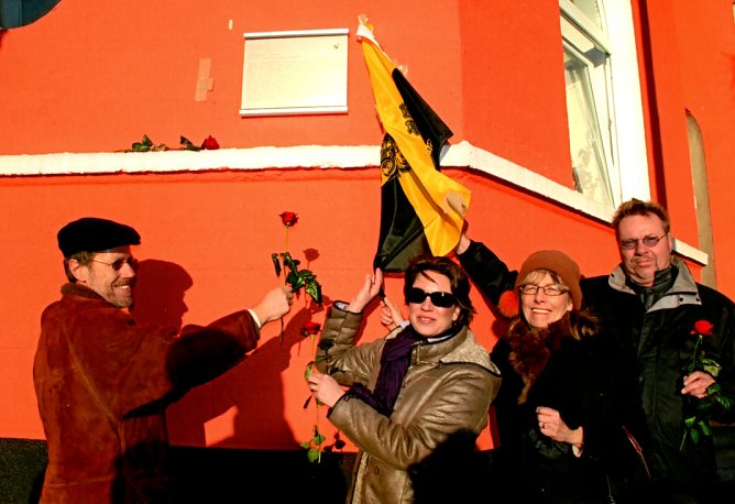 Gedenktafel am Geburtshaus mit Hagelstanges Kindern (Foto: Heidelore Kneffel) Gedenktafel am Geburtshaus mit Hagelstanges Kindern (Foto: Heidelore Kneffel)