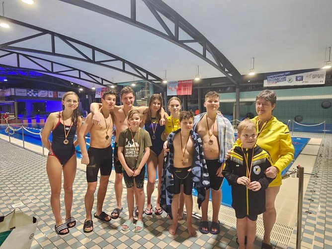 Die Wettkampfgruppe schwamm &uuml;ber 92 Kilometer f&uuml;r den guten Zweck (Foto: SVN 90)