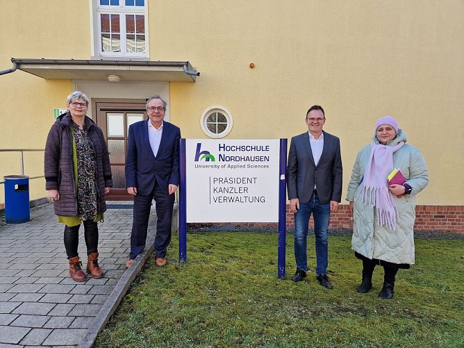 v.l. Silke Umann, Leiterin Studienservicezentrum, Prof. Dr. Reiner Finkeldey, Prof. Dr. J&ouml;rg Wagner, Jenny Ettrich, Leiterin International Office (Foto: HSN)