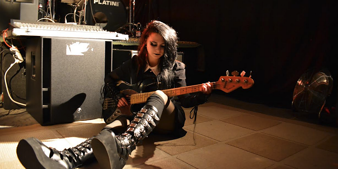 Madlen Junge hat &uuml;ber die "Gothic" Szene zur Musik gefunden und will nun ein eigenes, kleines Fest auf die Beine stellen (Foto: privat)