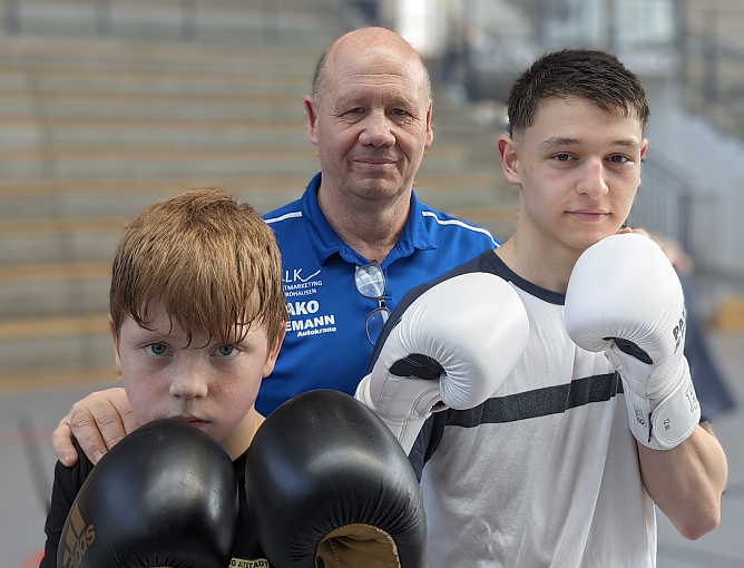 Noro Mhez und Emil Karl mit Trainer Scherfling (Foto: BSG Altstadt 05)