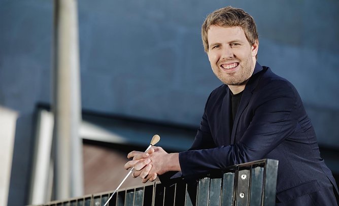 Der Dirigent Gabor Hontvari (Foto: TNLOS)