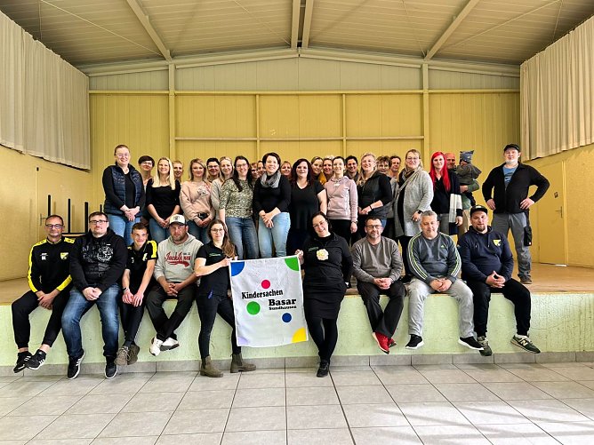 Krönender Abschluss, beim Sundhäuser Kindersachenbasar! (Foto: S. Dietzel) Krönender Abschluss, beim Sundhäuser Kindersachenbasar! (Foto: S. Dietzel)