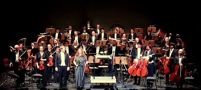 Lang anhaltender Applaus w&auml;hrend des 6. Sinfoniekonzerts (Foto: C.Laude)