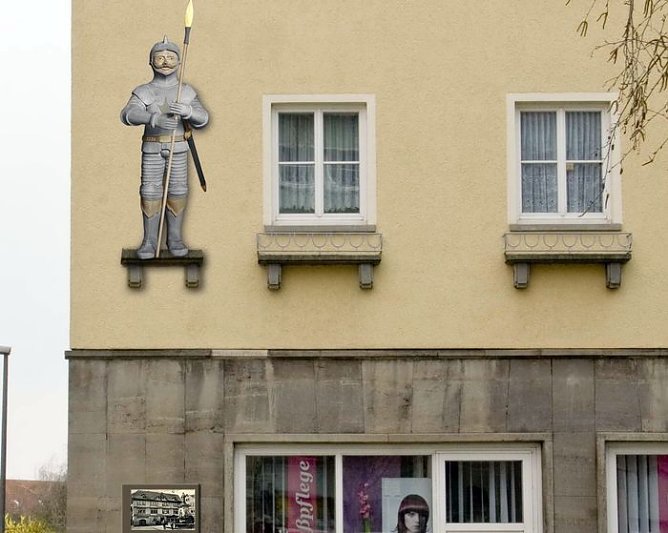 Der Riese an der Wand (Foto: Fotomontage M. Garke) Der Riese an der Wand (Foto: Fotomontage M. Garke)