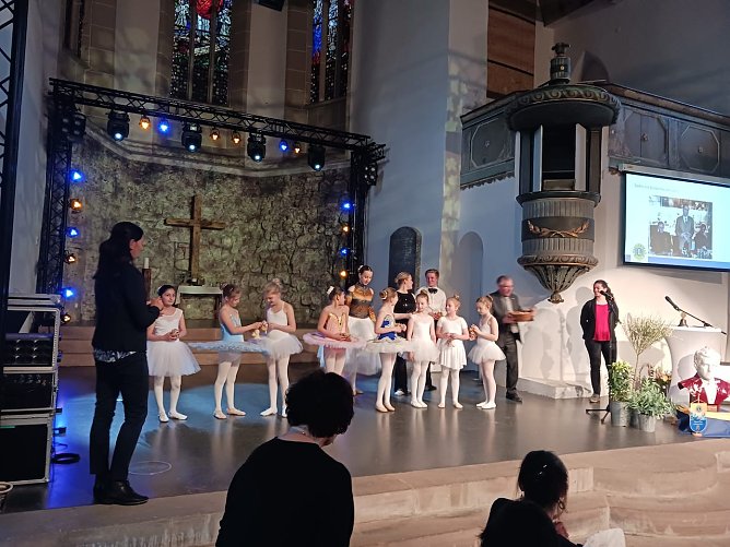 Getanzte Gl&uuml;ckw&uuml;nsche zum 30igsten Jubil&auml;um des Lions Club Nordhausen (Foto: Heide Wernig)