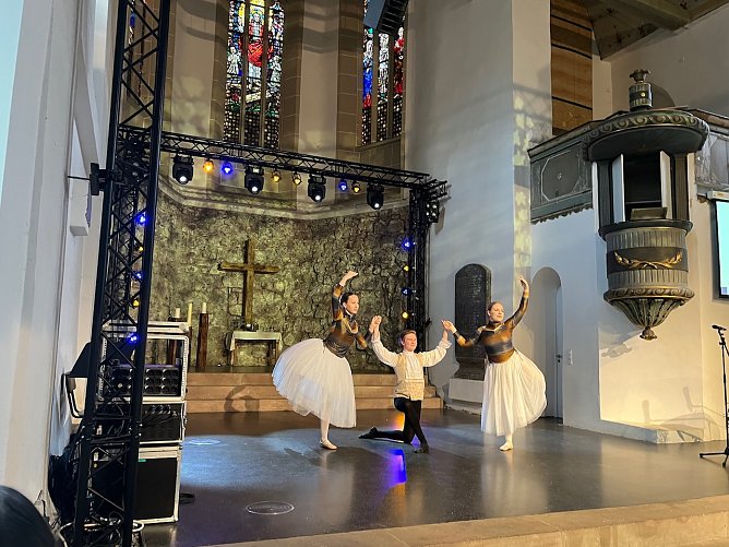 Getanzte Gl&uuml;ckw&uuml;nsche zum 30igsten Jubil&auml;um des Lions Club Nordhausen (Foto: Heide Wernig)