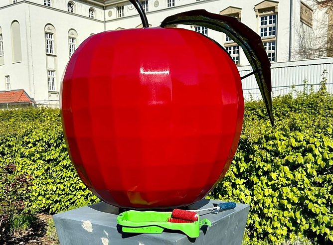 Sch&ouml;nheitsreparaturen im Partnerschaftsgarten (Foto: Stadtverwaltung Nordhausen)