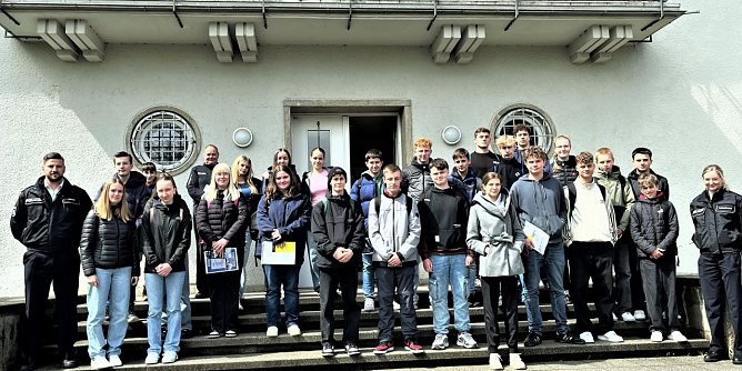 Mehr als 30 Jungen und M&auml;dchen waren der Einladung gefolgt (Foto: LPI)