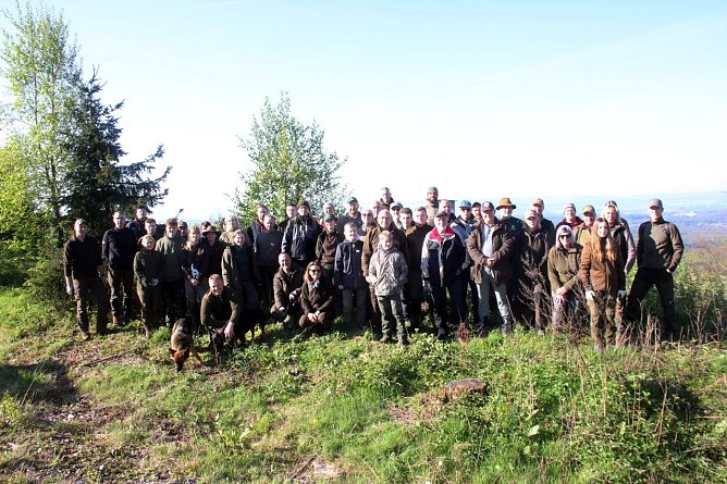 B&auml;ume im Ellricher Stadtwald gepflanzt (Foto: privat)
