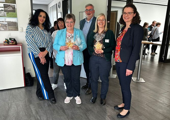 Vivian Grabe, Petra Dienemann, Ina Schm&uuml;cking, Stefan N&uuml;&szlig;le, Dr. Stefanie Hammer (TMASGFF), Barbara Wolf. (Foto: Pressestelle Landratsamt)