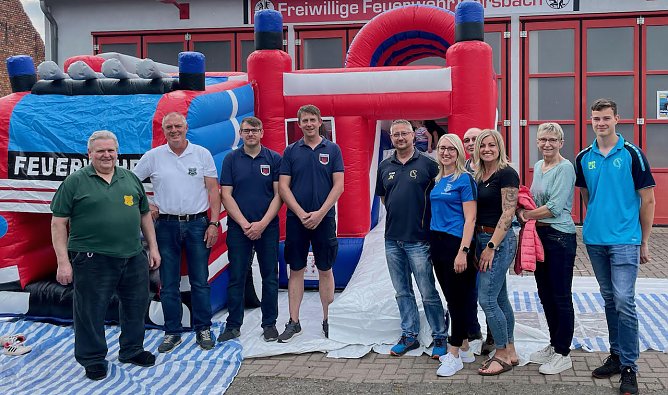 Görsbach hüpft und alle halfen mit (Foto: Maria Alert) Görsbach hüpft und alle halfen mit (Foto: Maria Alert)