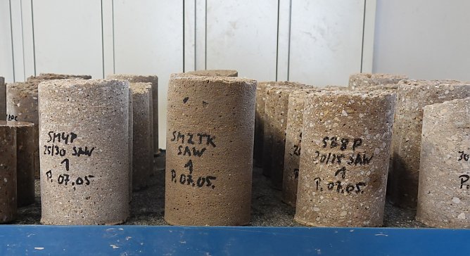 Bohrkerne aus verschiedenen Materialien (Foto: nnz)