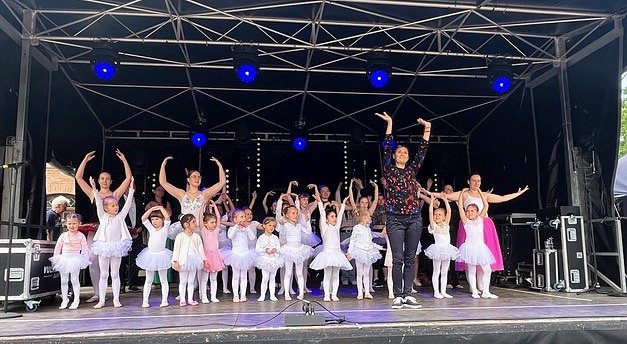 Auftritt in Sondershausen: Tanzstudio Radeva (Foto: H.Wernig) Auftritt in Sondershausen: Tanzstudio Radeva (Foto: H.Wernig)