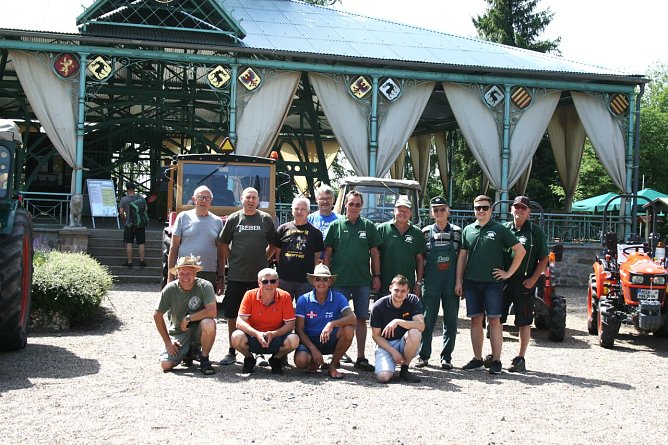 Schlepperfreunde auf dem Auerberg (Foto: Ulrich Reinboth)
