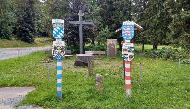Innerdeutsche Grenze heute zwischen Bayern und Thüringen (Foto: R.Neitzke) Innerdeutsche Grenze heute zwischen Bayern und Thüringen (Foto: R.Neitzke)