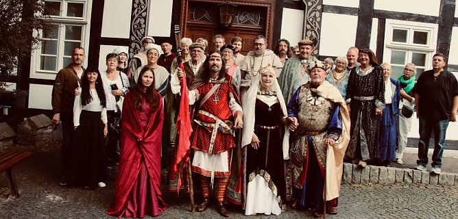 Heinrich, Mathilde und Otto samt Gefolge zu Gast in Enger (Foto: agl)