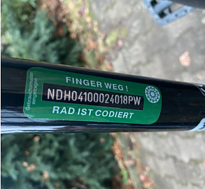 Der Rahmen enth&auml;lt eine Codierung (Foto: privat)