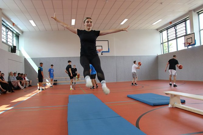 Zur Eröffnung gab es sportliche Darbietungen aller Art (Foto: agl) Zur Eröffnung gab es sportliche Darbietungen aller Art (Foto: agl)