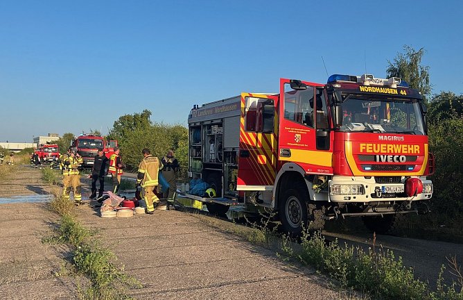 Feuerwehreinsatz am Bahngel&auml;nde (Foto: nnz)