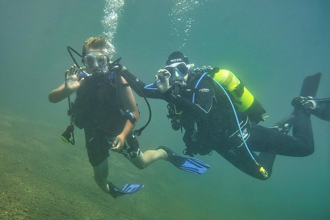 Unter Wasser (Foto: TSC Neptun) Unter Wasser (Foto: TSC Neptun)