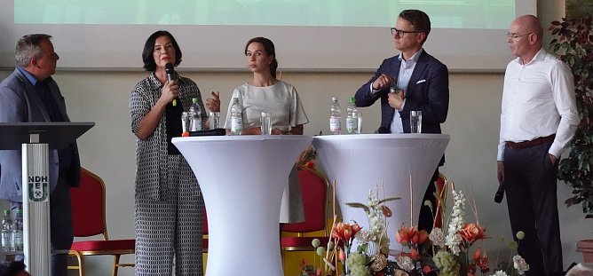 Von links: Markus Volkmann, Colette Boos-John, Carolin Gerbothe, Carsten Linnemann und Andreas Krey (Foto: nnz)