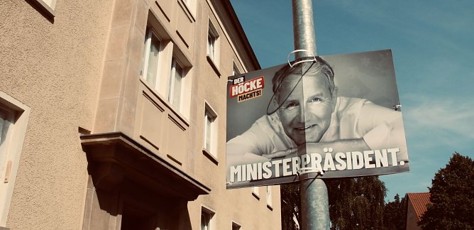 Bald ist die Wahlkampfkunst am Stra&szlig;enrand wieder verschwunden, Zeit f&uuml;r eine kurze Fundamentalkritik (Foto: agl)
