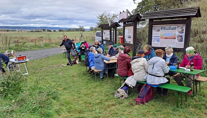 Rast auf einer der letzten Wanderungen bei Auleben (Foto: A.Krumpholz) Rast auf einer der letzten Wanderungen bei Auleben (Foto: A.Krumpholz)
