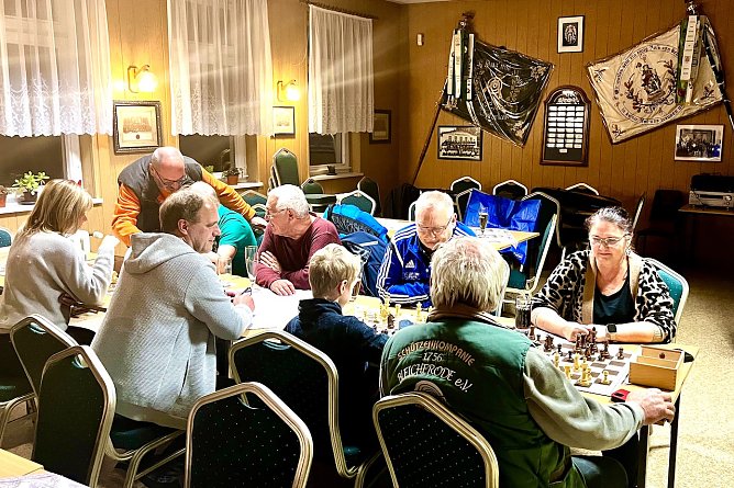 Schachclub besucht Sch&uuml;tzenverein (Foto: Peter Paul Wojczyk)