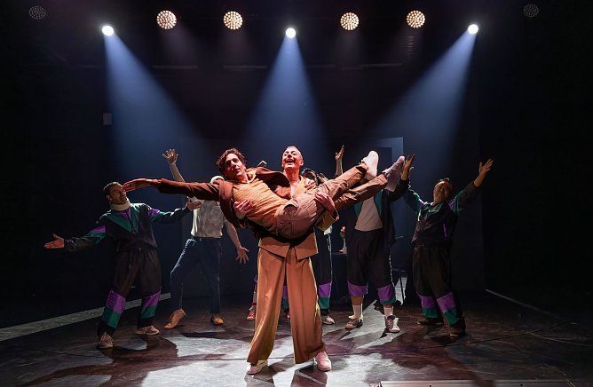 Ein Käfig voller Narren kehrt auf die Bühne zurück (Foto: Tim Müller) Ein Käfig voller Narren kehrt auf die Bühne zurück (Foto: Tim Müller)