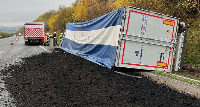 Verungl&uuml;ckter Lkw auf der A38 (Foto: S. Dietzel)