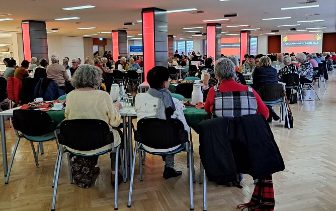 Voller Saal bei der Seniorenweihnachtsfeier des Südharz Kilinikums (Foto: SHK) Voller Saal bei der Seniorenweihnachtsfeier des Südharz Kilinikums (Foto: SHK)